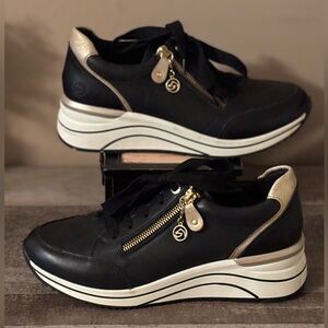 REMONTE ELENI WEDGE SNEAKERS IN SMMOTH BLACK LEATHER AND GINGER GOLD SIZE 40